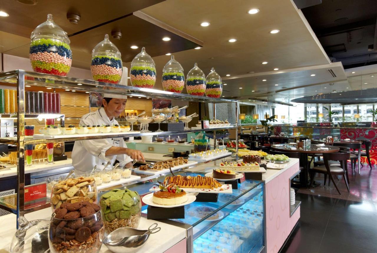 Shangri-La Far Eastern, Taipei Exterior photo The dessert counter at the buffet
