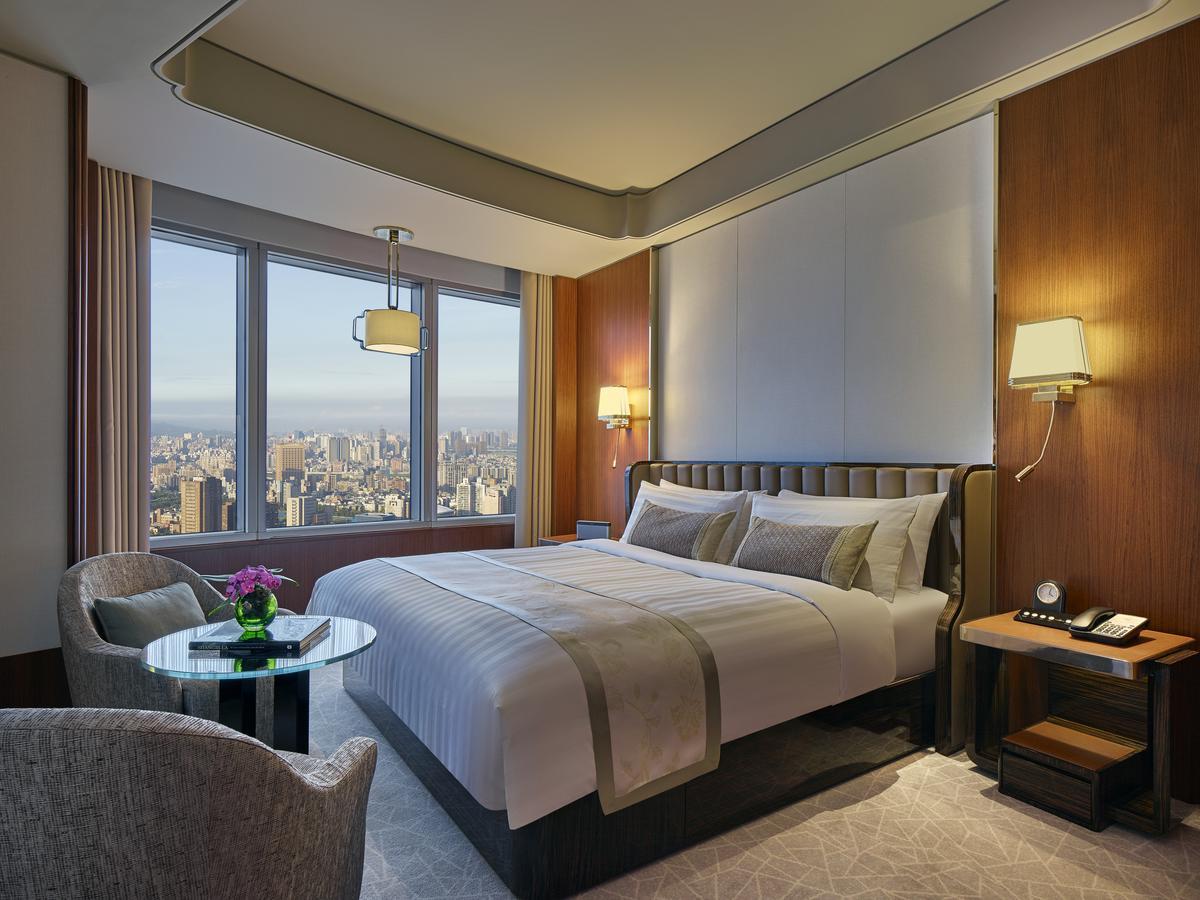 Shangri-La Far Eastern, Taipei Exterior photo A bedroom at the hotel