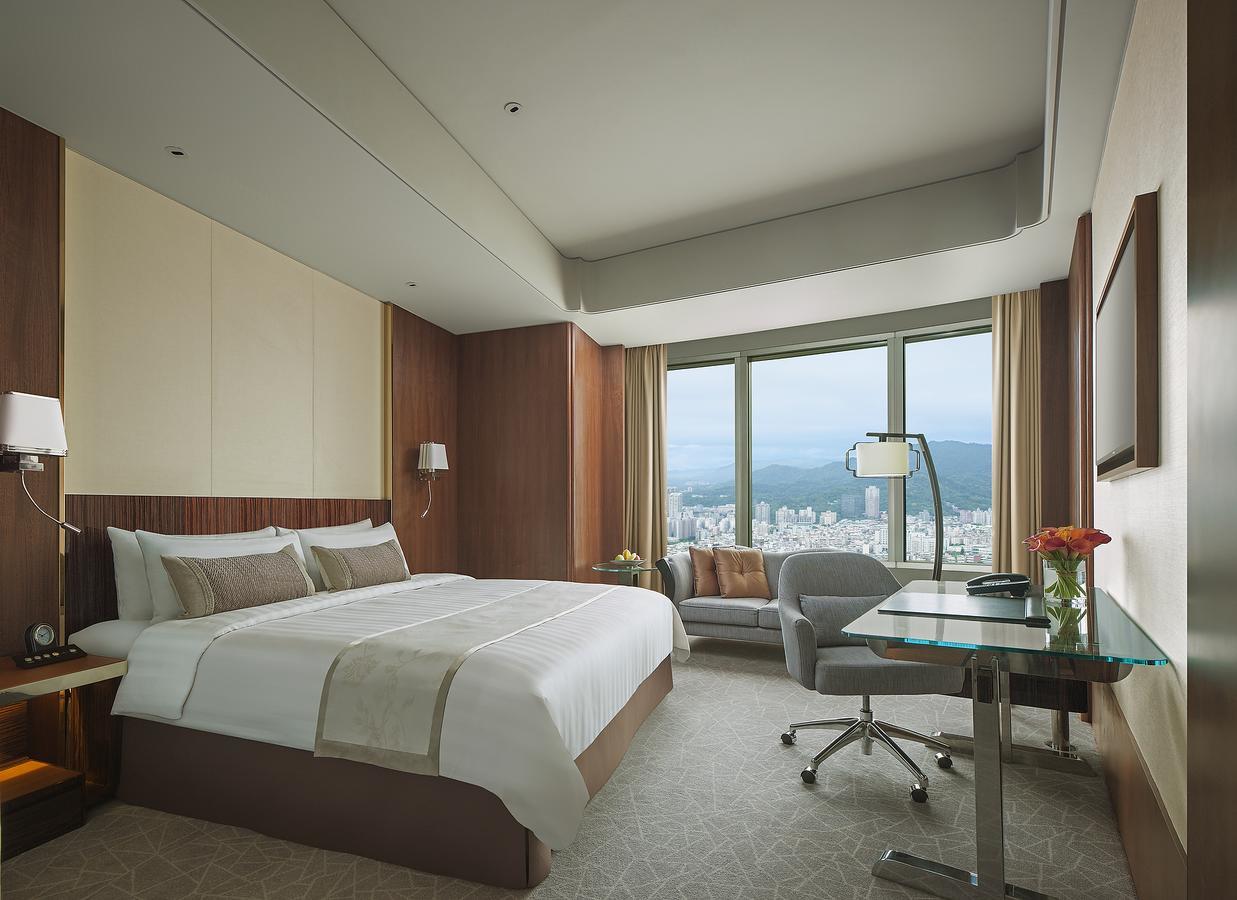 Shangri-La Far Eastern, Taipei Exterior photo Deluxe Room